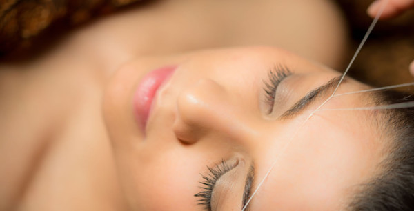 How To Thread Your Eyebrows