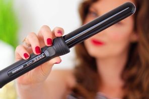 How To Use a Curling Wand